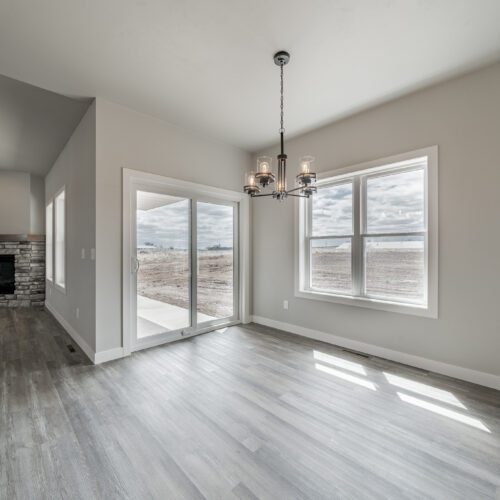 Image of the dining area in a newly built home, well-lit space, and a contemporary style, creating an inviting space for meals and gatherings.