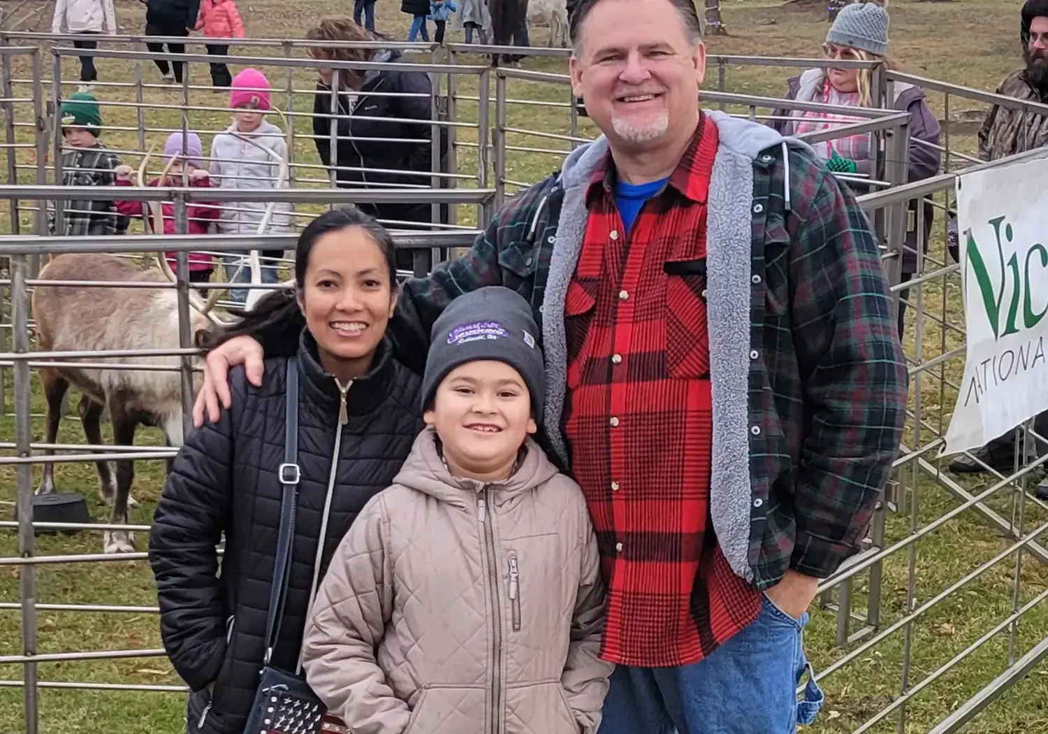 A photograph of Chris Hansen with his wife and son.